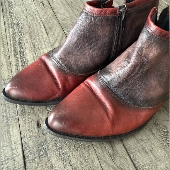 Unity In Diversity Red & Distressed Black/Brown Bootie, size 39. - Picture 2 of 14